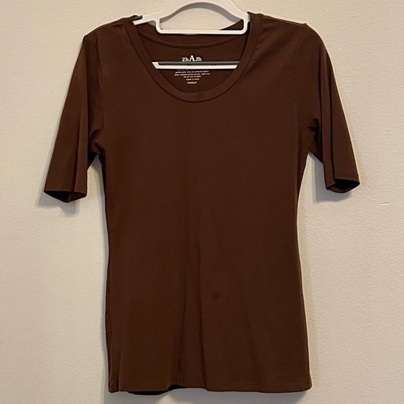 🌼3 for $20!🌼Women’s Brown Fitted Tee, Size Medium - Picture 1 of 5